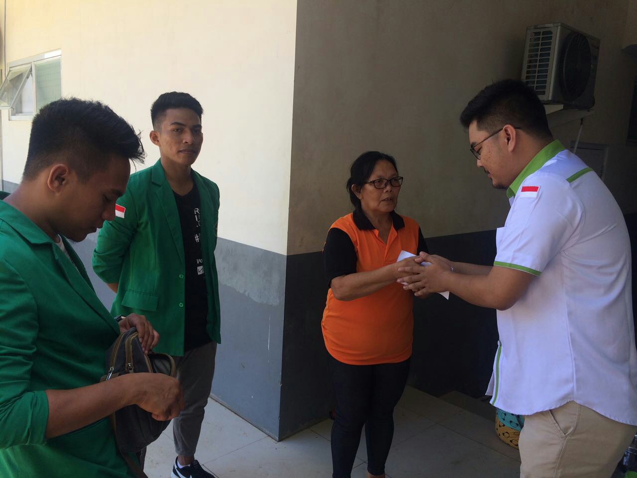 Berangkat ke Manado, DeMa IAIA Salurkan Bantuan untuk Cristian