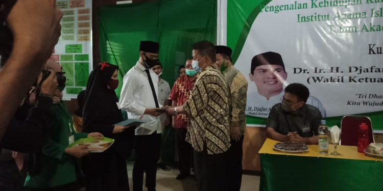 Wakil Wali Kota Kotamobagu Resmi Tutup Kegiatan PKKMB IAI Kotamobagu TA 2020/2021